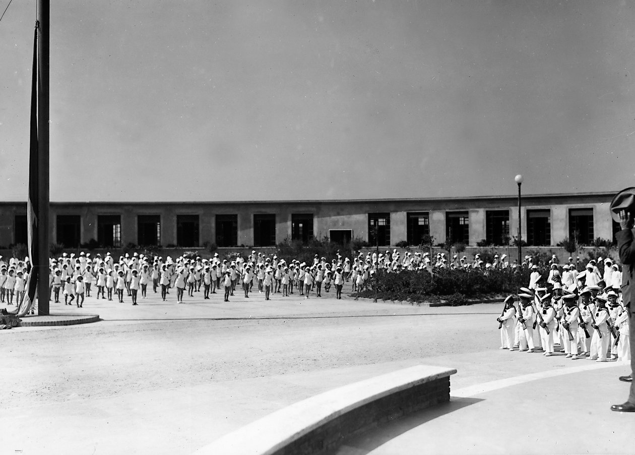 Villa Rosa Maltoni Mussolini: jóvenes estudiantes entrenando de Fratelli Alinari