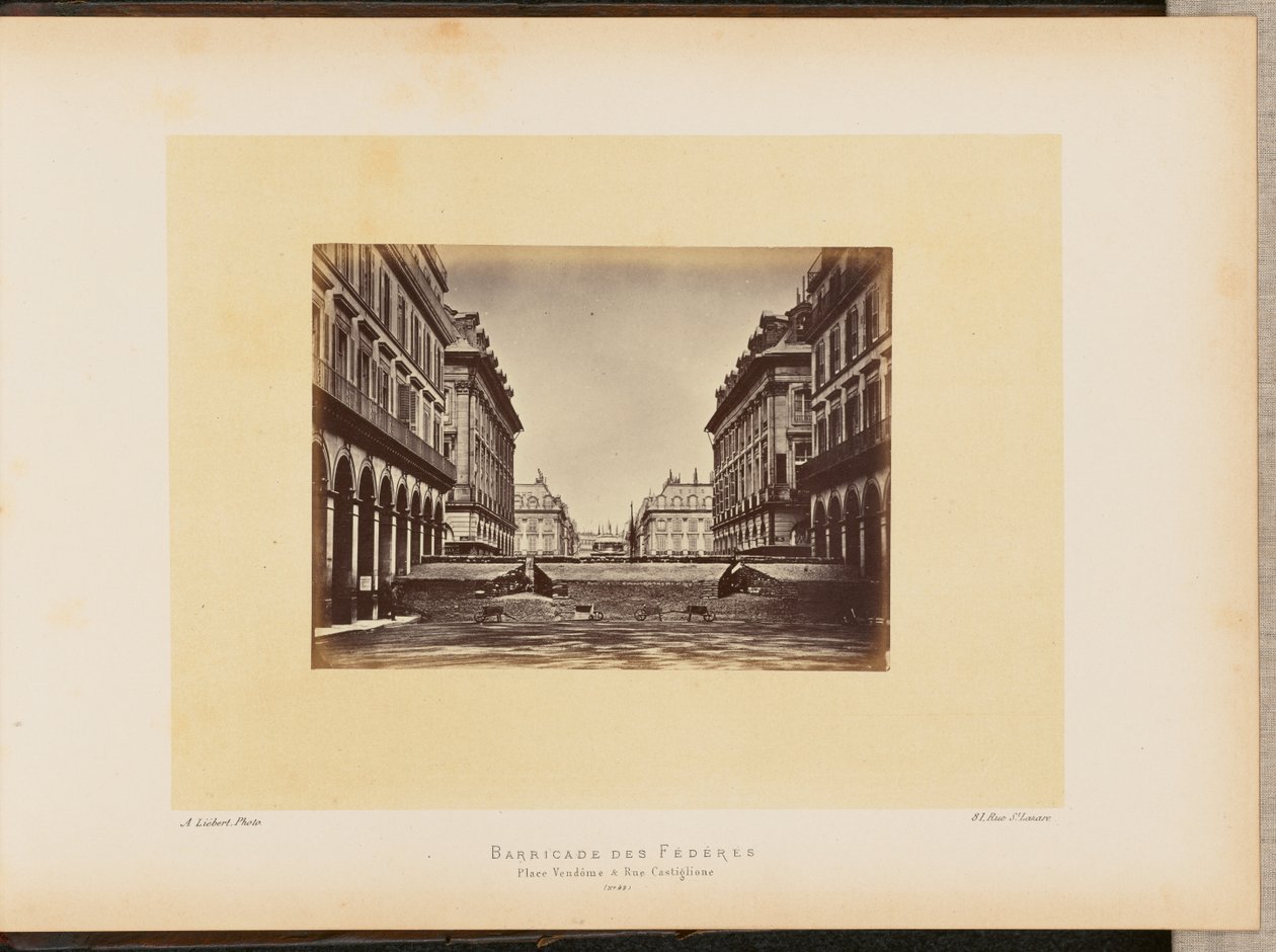 Barricada de los Federados, plaza Vendôme y calle Castiglione. de Alphonse J. Liébert