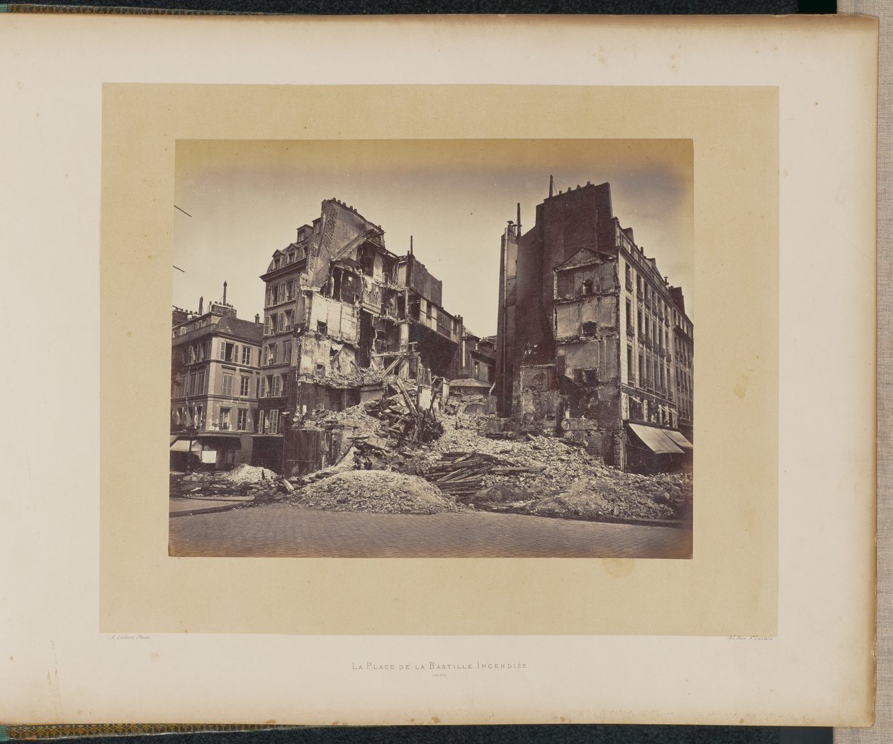 La Place de la Bastille incendiada. de Alphonse J. Liébert