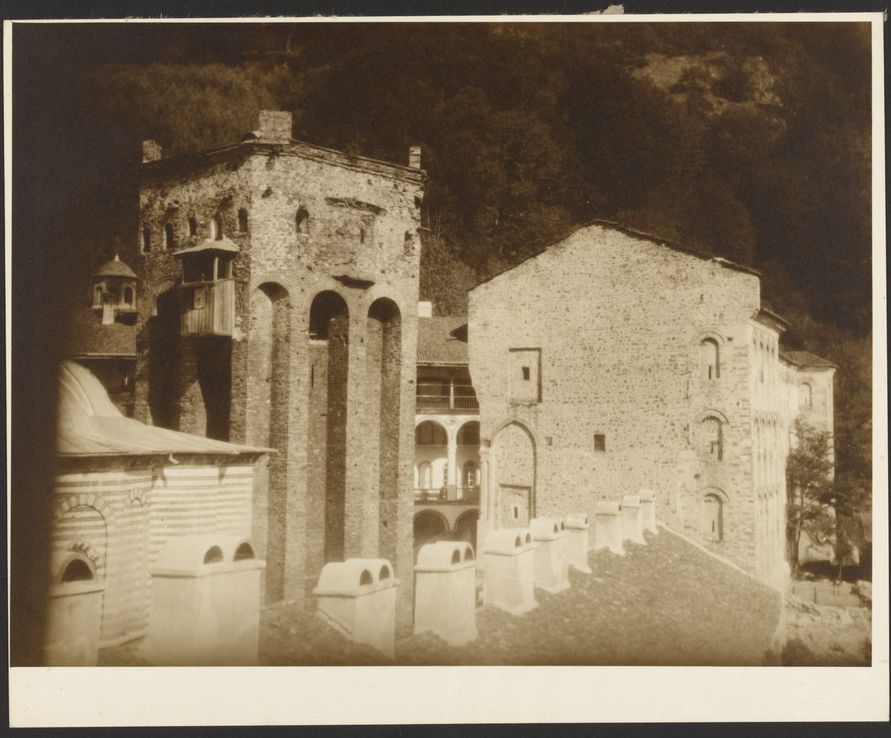 [Monasterio de Chiliándari, Monte Athos]. de Alphonse Maria Mucha