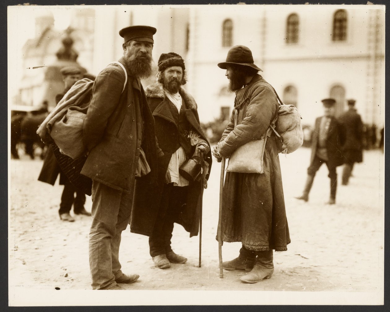 [Fotografías del viaje de estudios a Rusia utilizadas para el cuadro "La abolición de la servidumbre en Rusia" (1914), del "Ciclo de la Epopeya de los Eslavos, Moscú"]. de Alphonse Maria Mucha