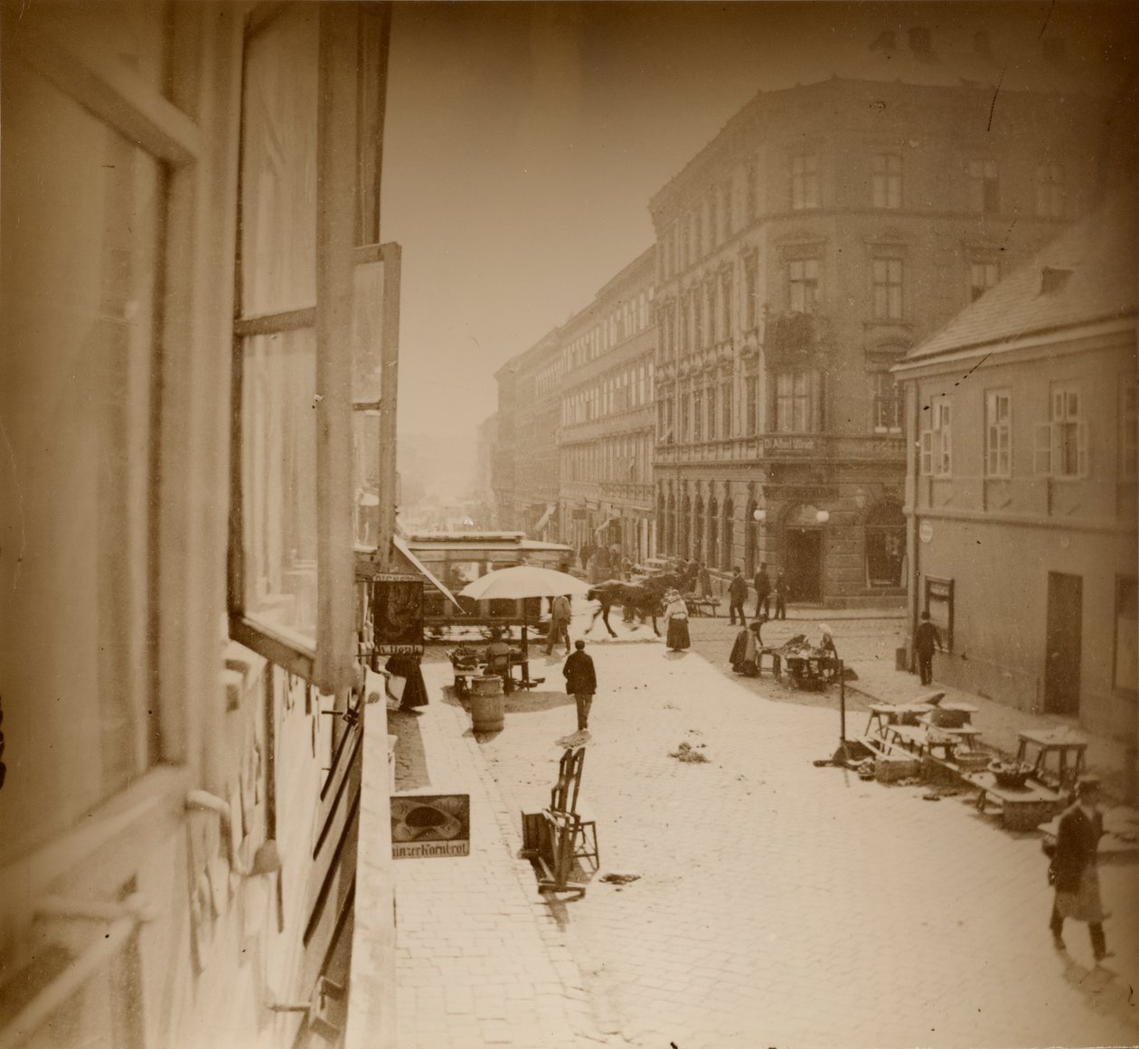 Vista desde la ventana del apartamento de Mucha, cerca de Amalienstrasse, Múnich, 1886 de Alphonse Mucha
