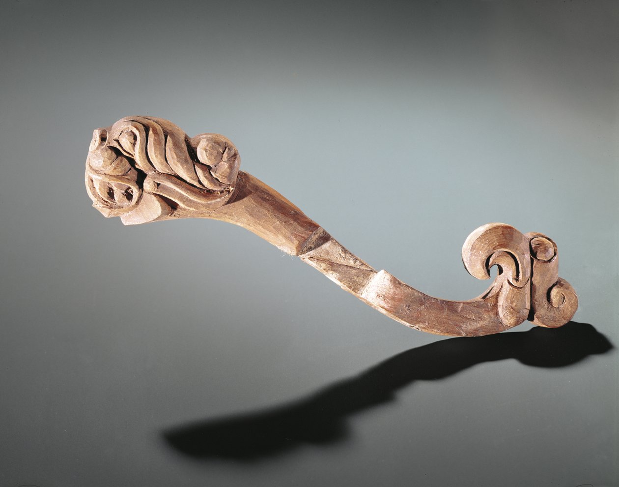 Pieza de mejilla decorada con cabezas, nómada de Altái, siglo V-IV a.C. de Altaic School