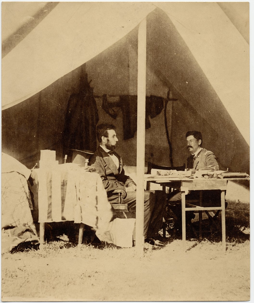 Abraham Lincoln (1809-65), 16º Presidente de EE.UU., y George Brinton McClellan (1826-85), General del Ejército de la Unión de American Photographer