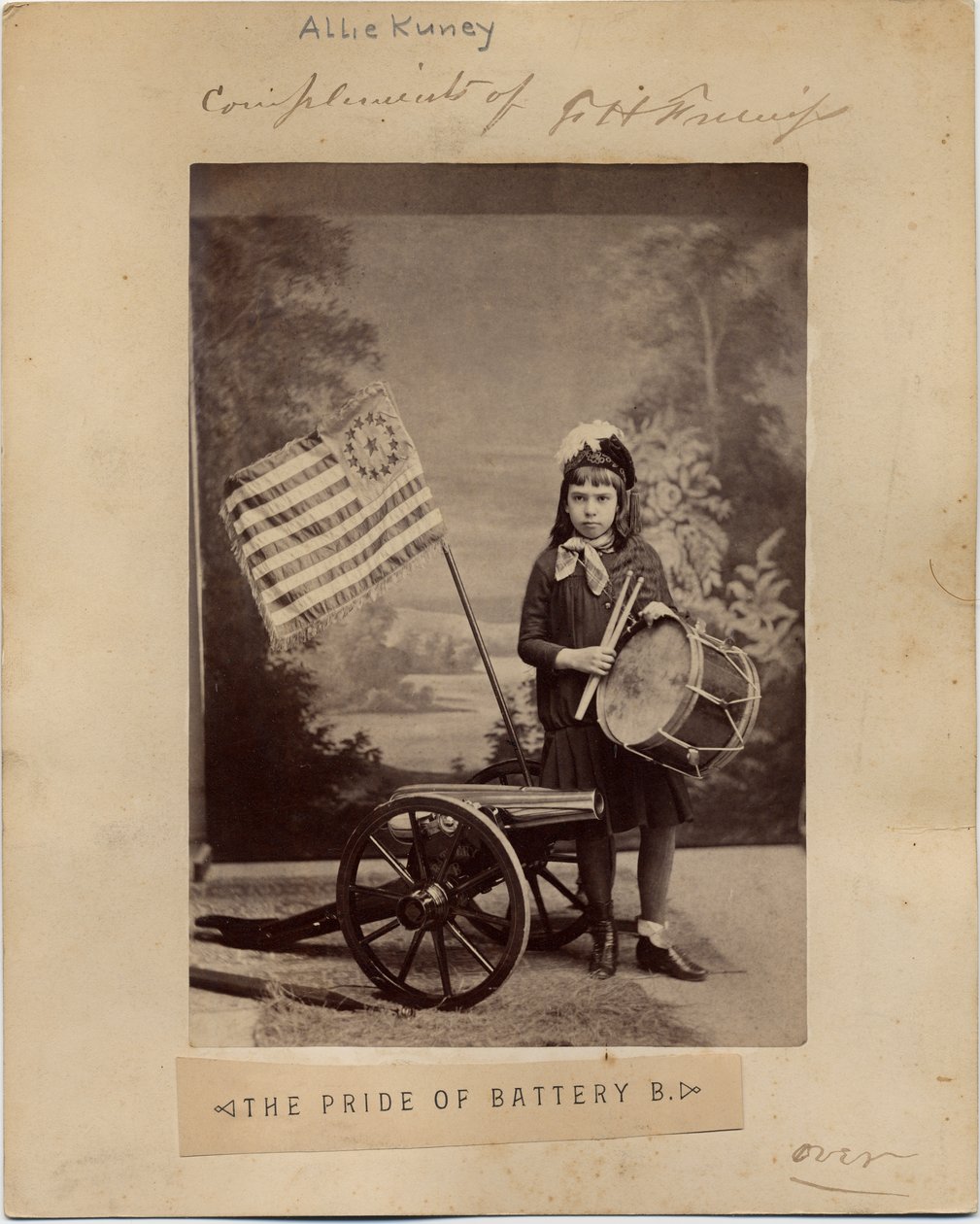 Allie Kunie, disfrazada como la chica del poema El Orgullo de la Batería B, de Frank H Gassaway de American Photographer