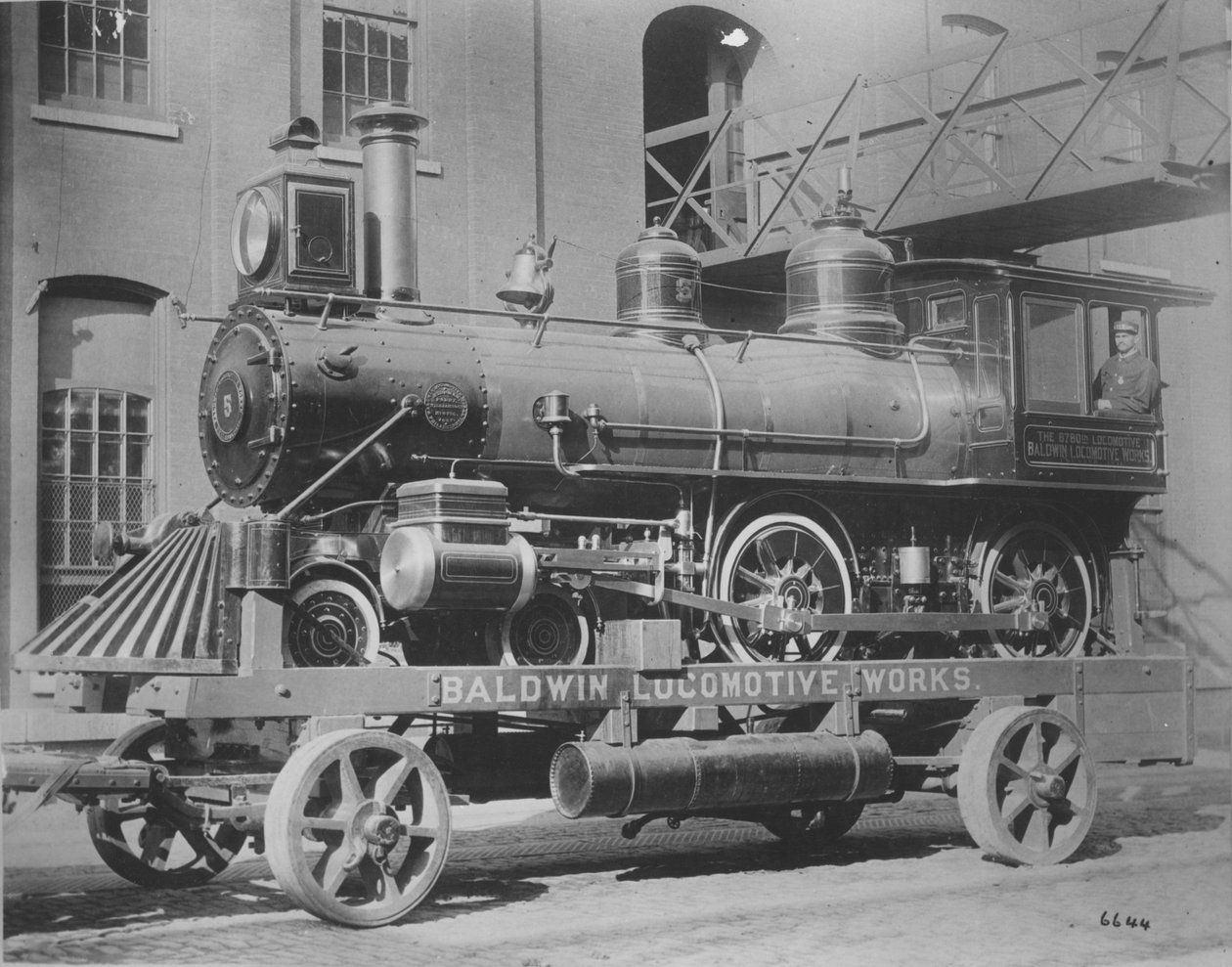 Exposición de Trabajos de Baldwin Locomotive, Celebración del Centenario Constitucional, Filadelfia, Pensilvania, 1887 de American Photographer