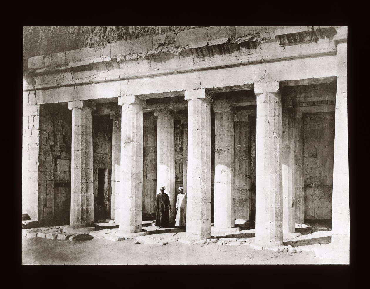 Fachada de la Capilla de Anubis, Gran Templo en Deir El-Bahri de American Photographer