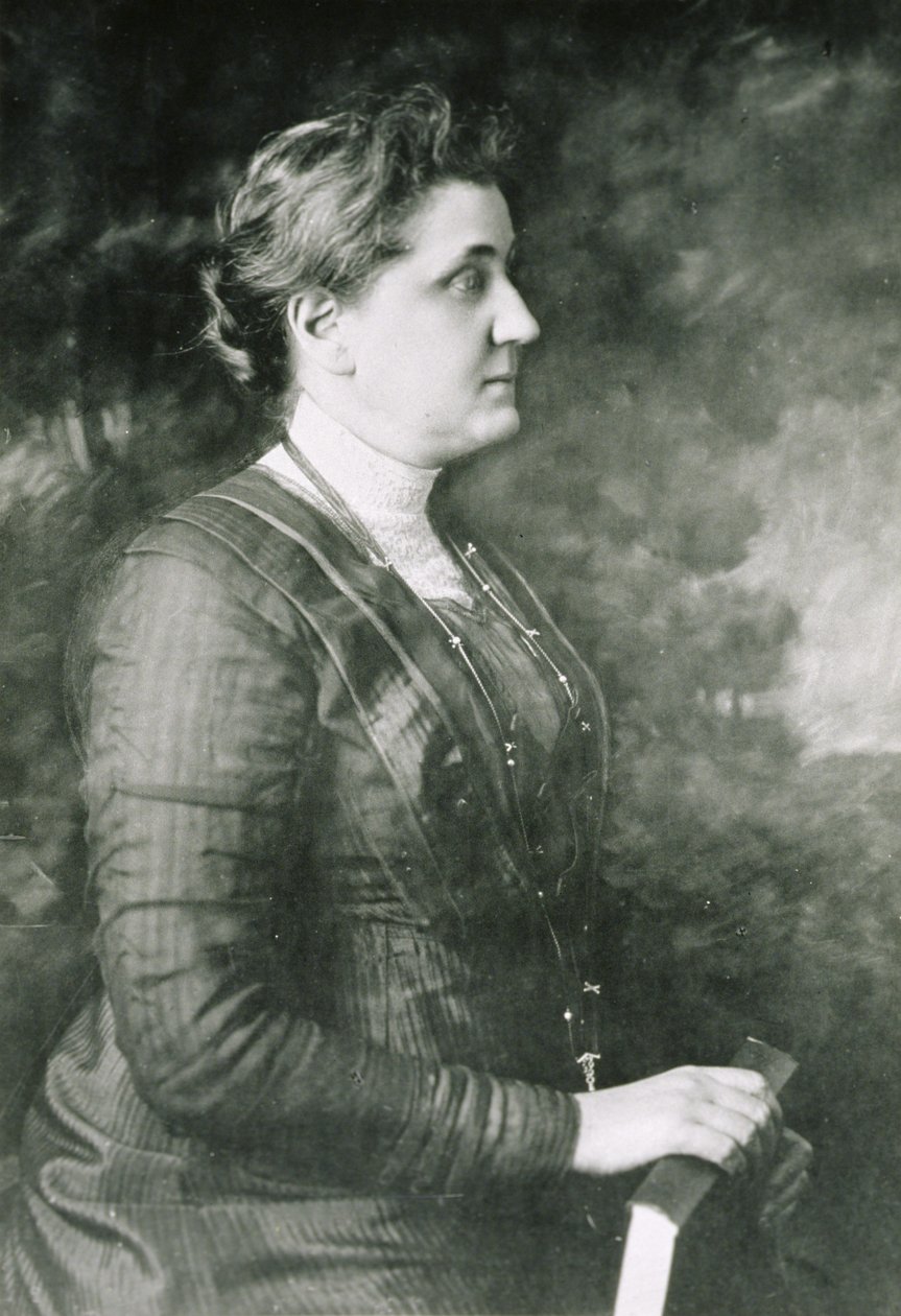 Jane Addams sosteniendo un libro, 1913 de American Photographer