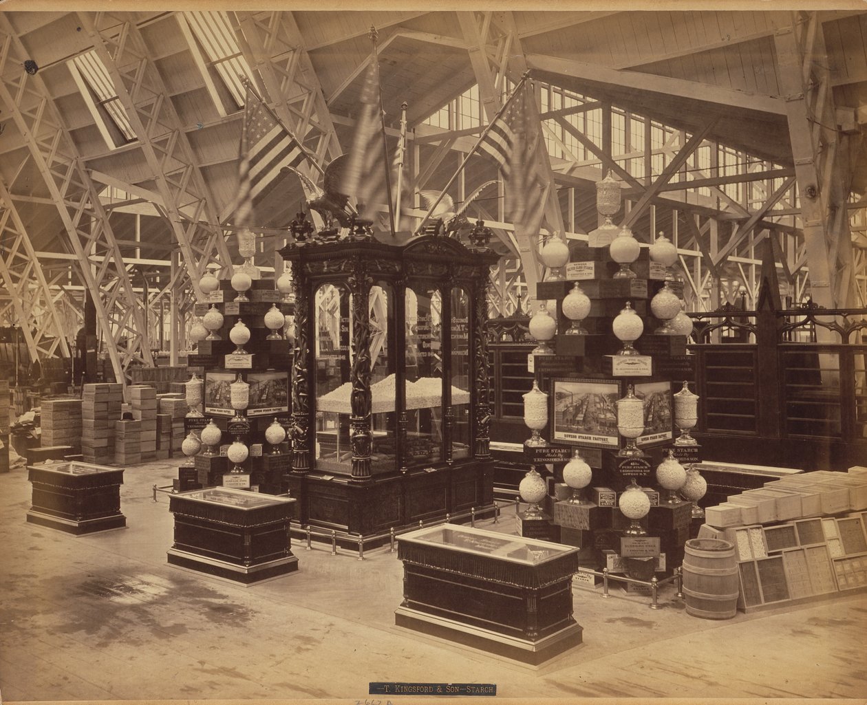 Kingsford, T., & Son, Oswego, N.Y., Exposición 210, Salón de Agricultura, Edificio, 1876 (impresión de albúmina) de American Photographer