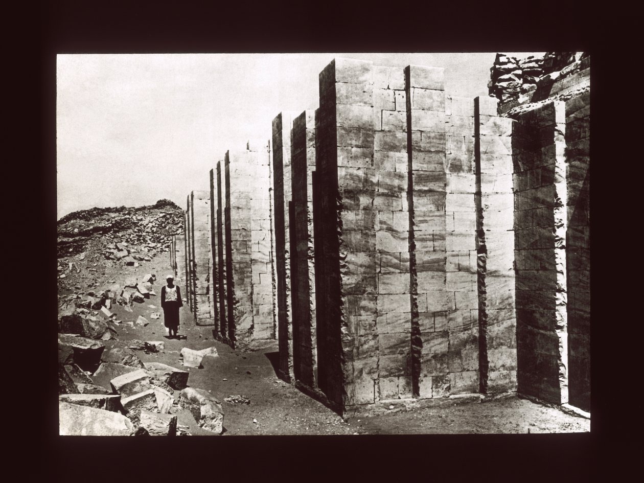 Recinto de piedra caliza de la pirámide escalonada, Saqqara, III Dinastía de American Photographer