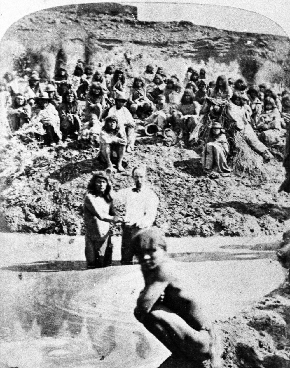 Bautismo mormón de nativos americanos, c.1875 de American Photographer