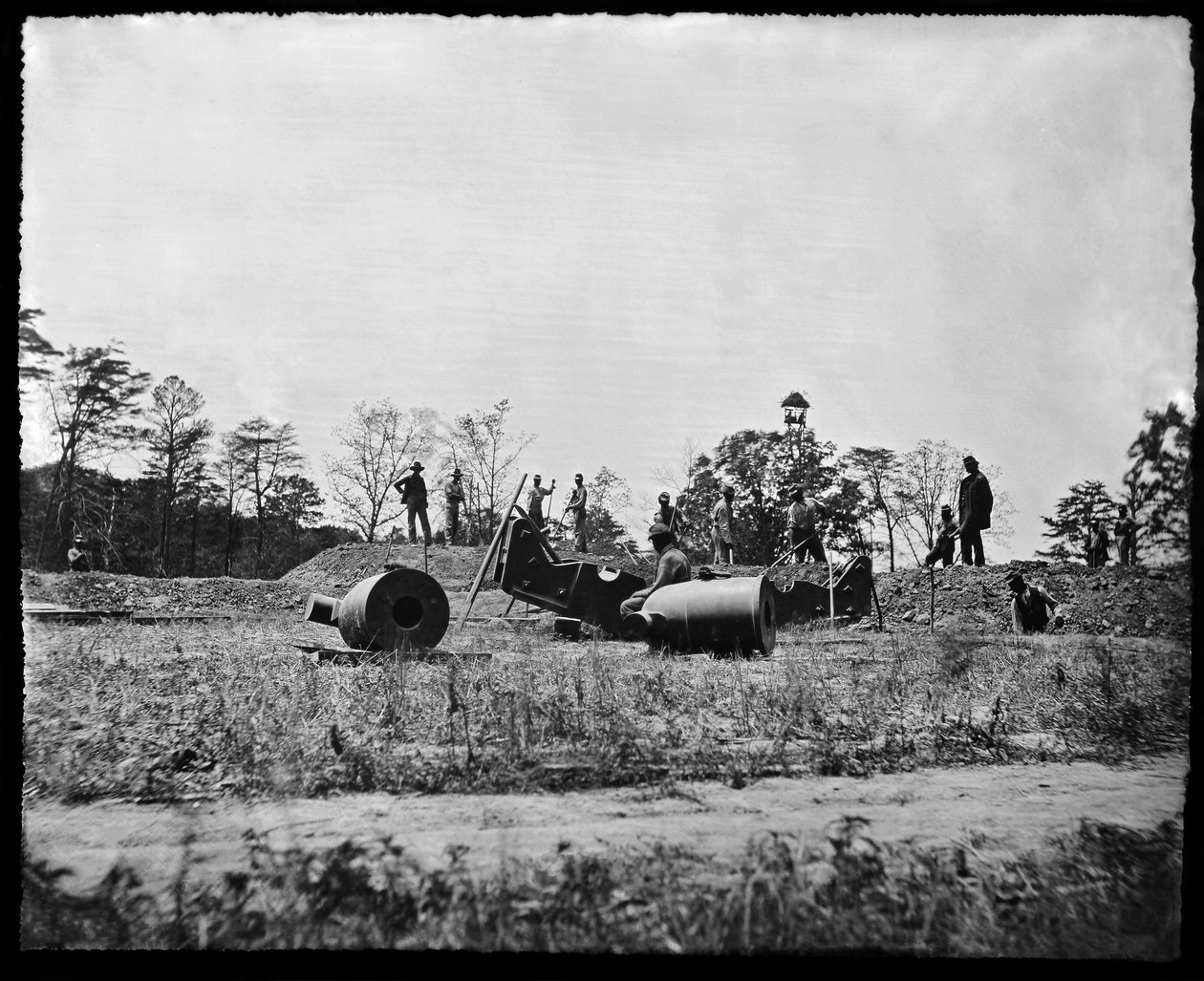 Detalle de trabajo de la Unión preparando la instalación de morteros cerca de Petersburg, Virginia, verano de 1864 de American Photographer
