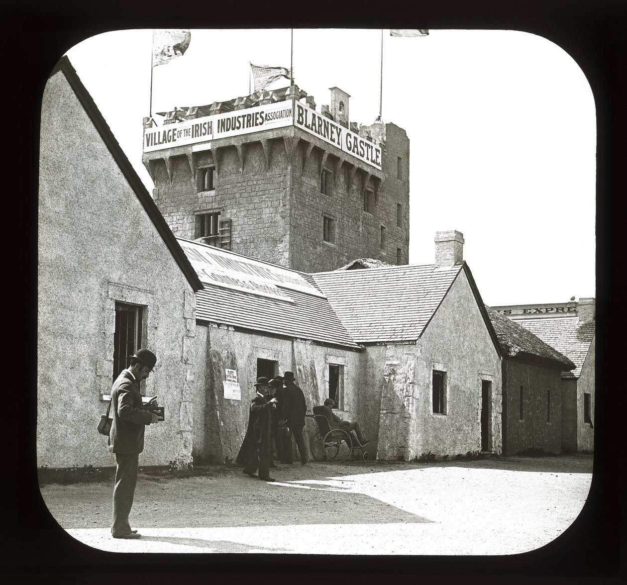 Exposición Mundial Colombina: Aldea Irlandesa, Chicago, 1893 de American Photographer