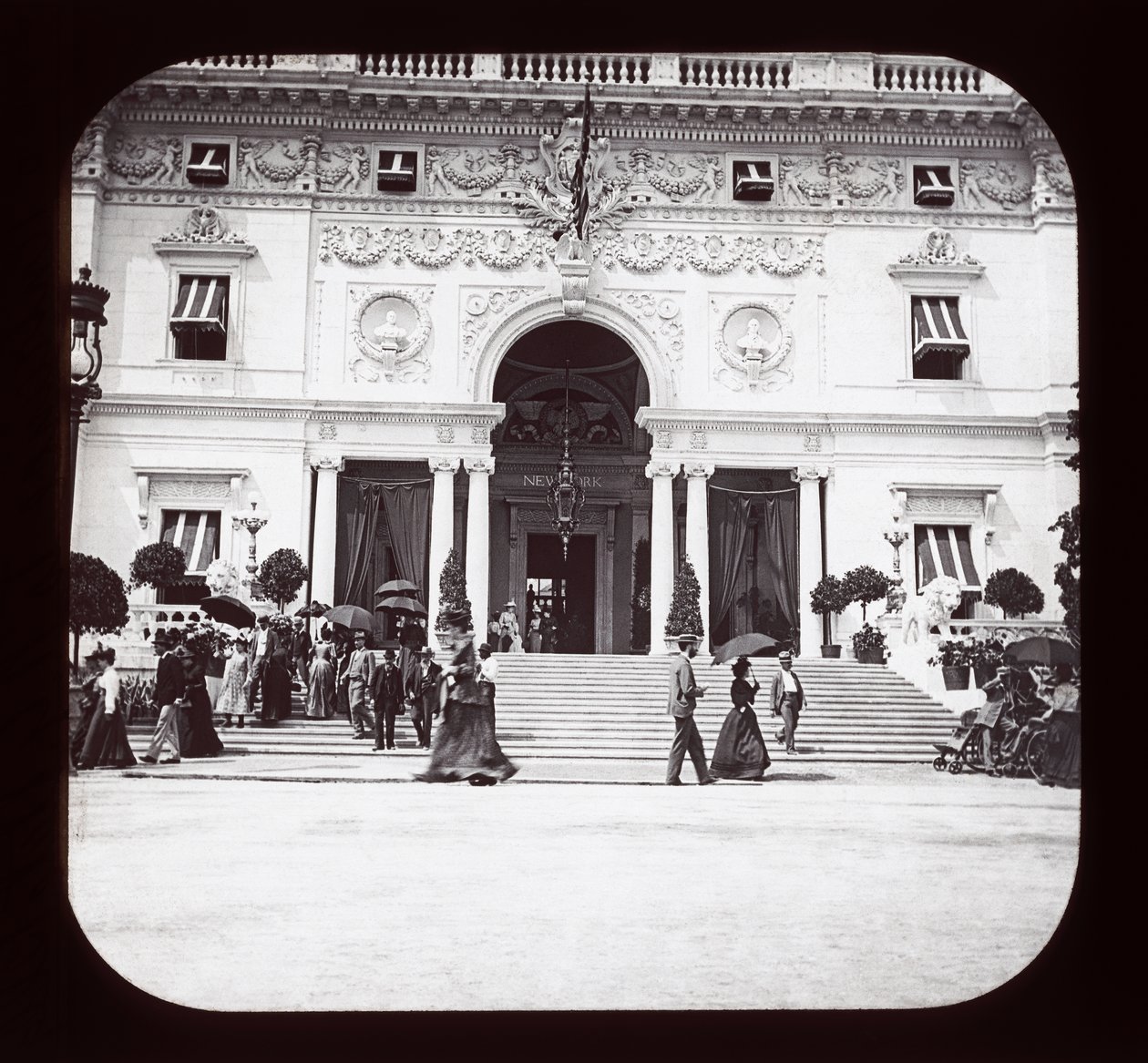 Exposición Mundial Colombina: Edificio de Transporte, Chicago, 1893 de American Photographer