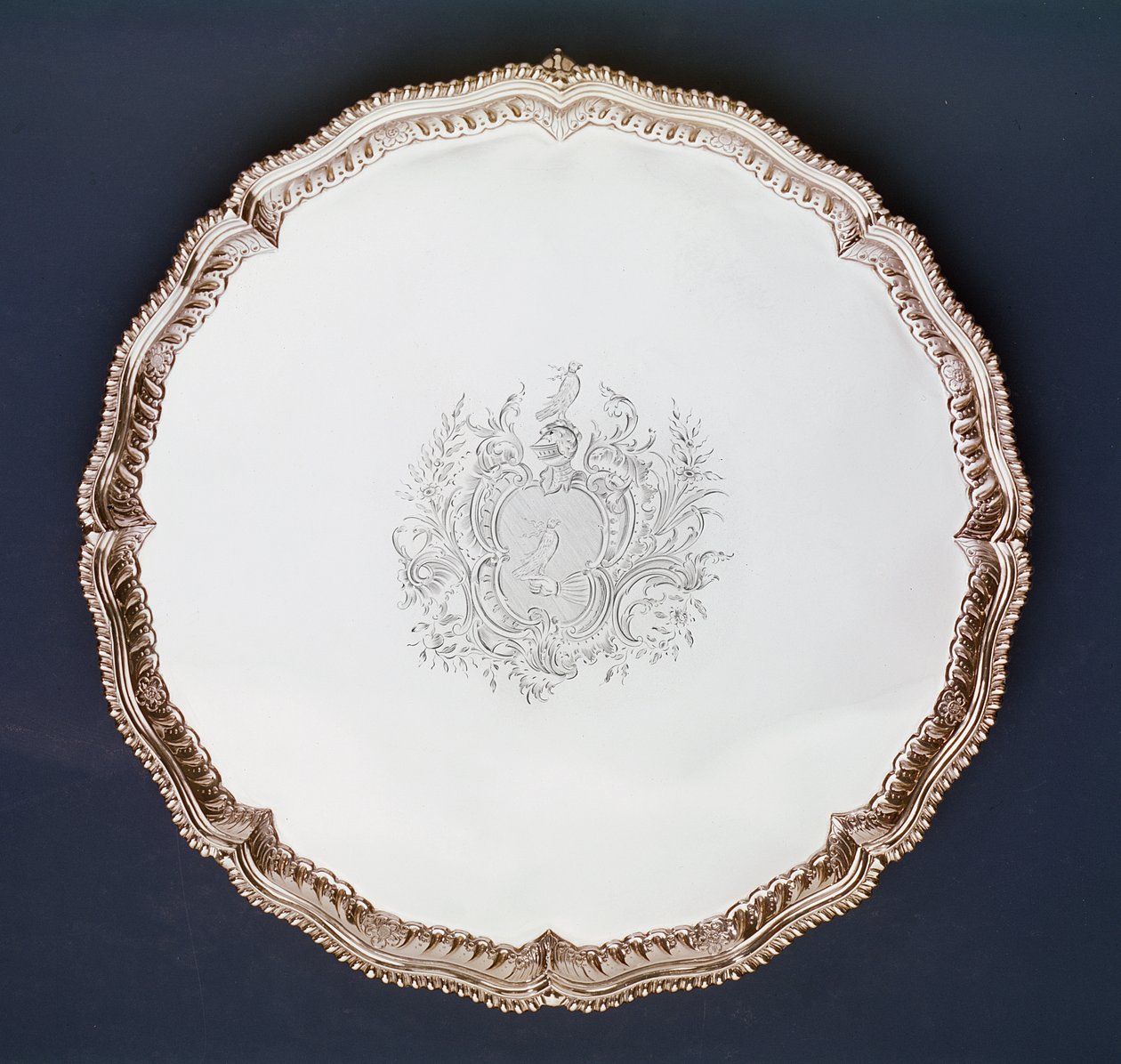 Bandeja grabada, siglo XVIII de American School