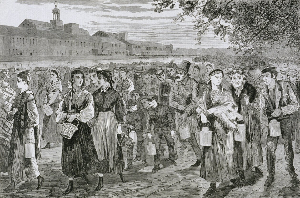 Hombres y mujeres saliendo del molino después del trabajo, llevando fiambreras, 1868 de American School