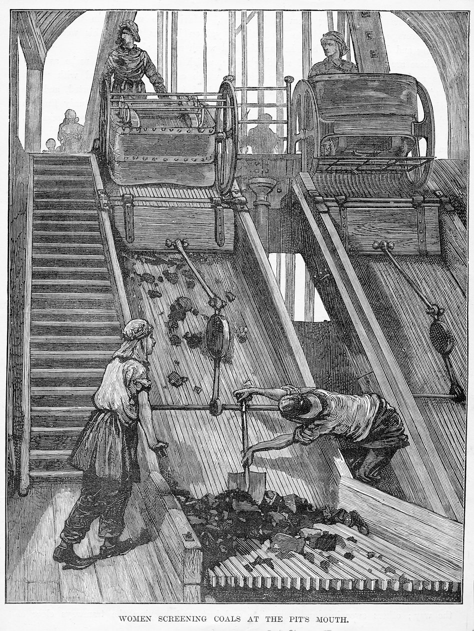 Mujeres Tamizando Carbón en la Boca de la Mina, imagen de 