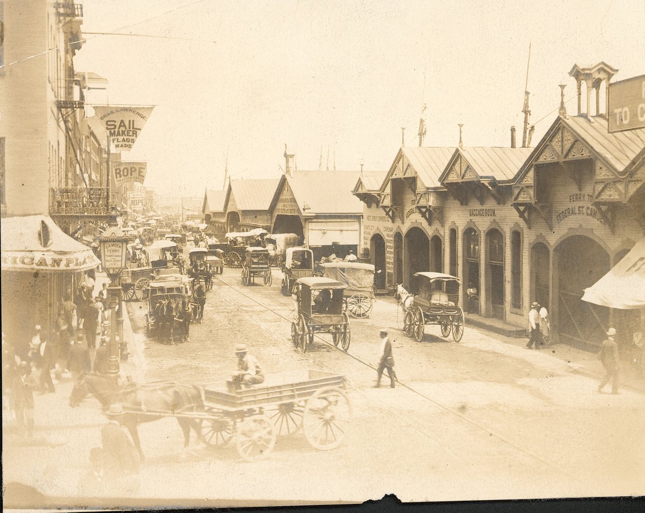 Avenida Delaware, al norte de Market Street de American Photographer