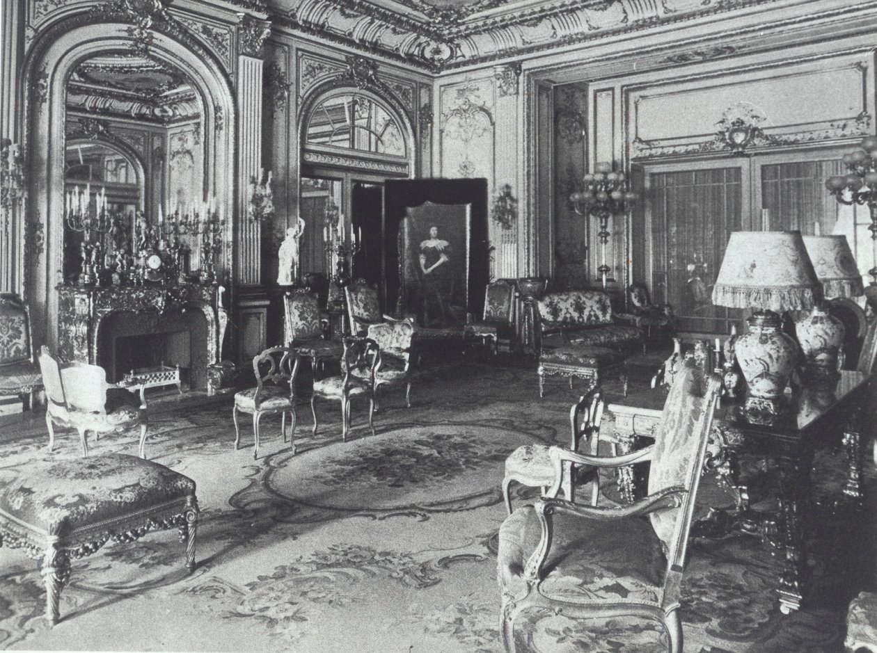 Sala de estar en la casa de la familia Astor, Quinta Avenida, Nueva York de American Photographer