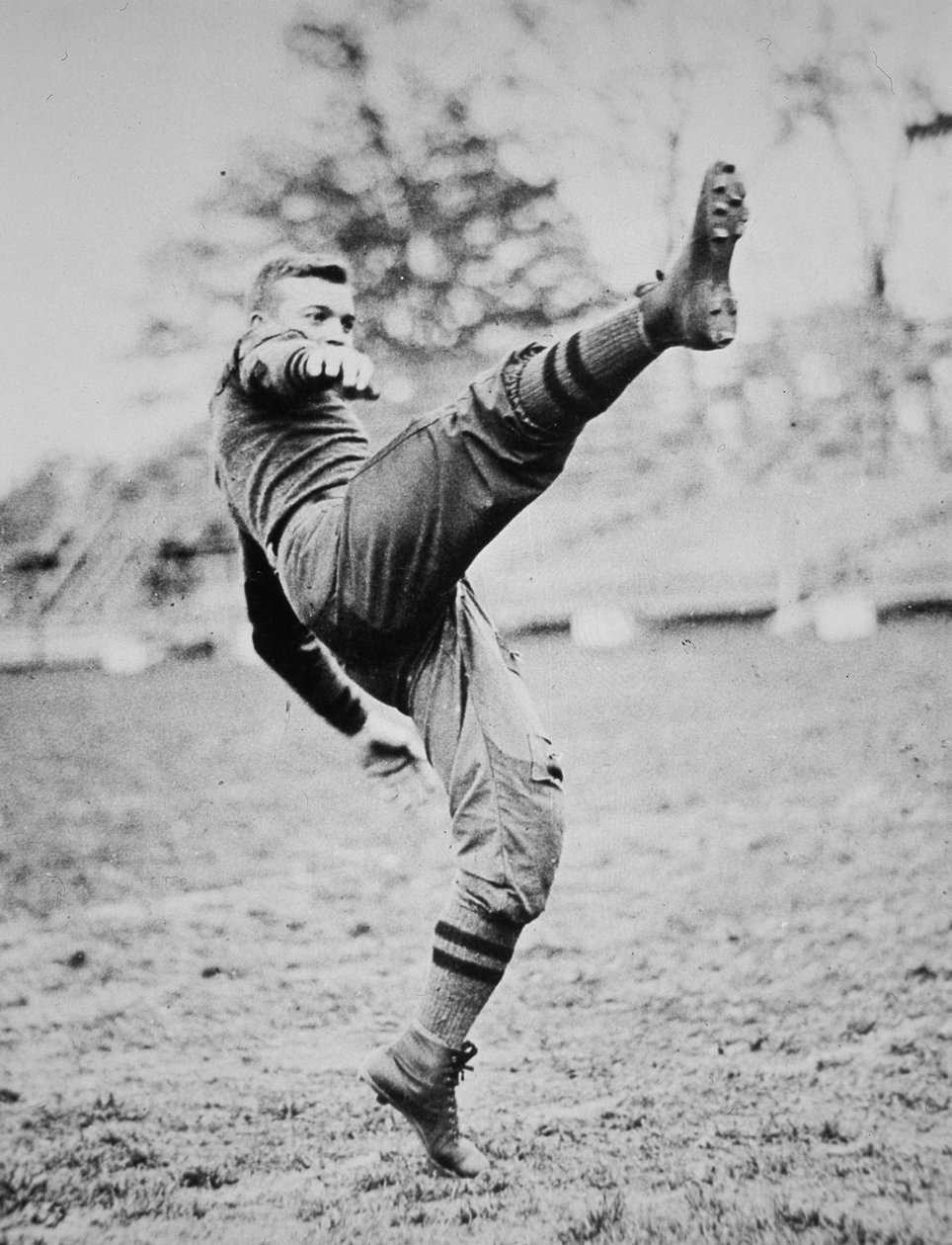 Dwight D. Eisenhower como cadete futbolista en la Academia de West Point, Nueva York de American Photographer