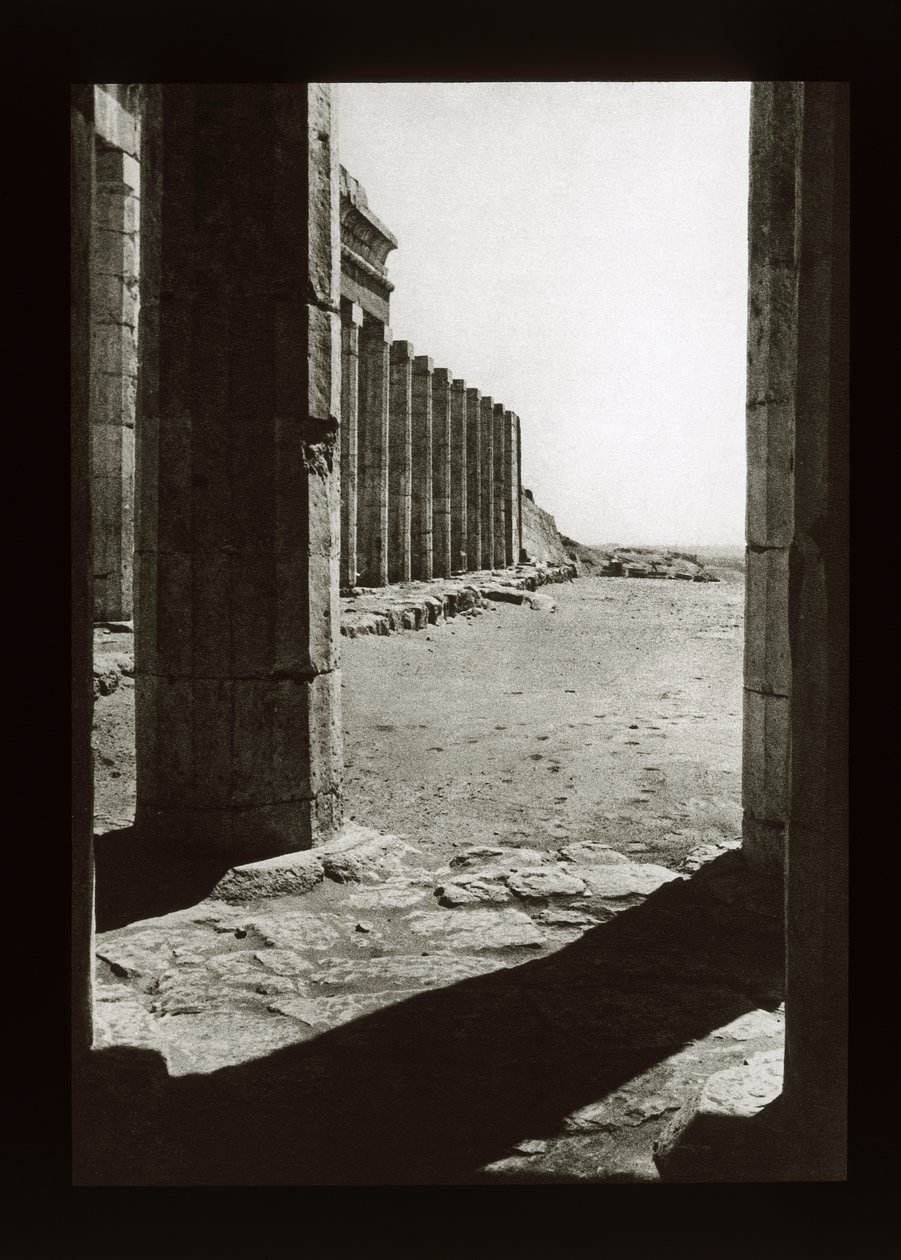 Patio del Templo de Hatshepsut, Deir El-Bahri de American Photographer