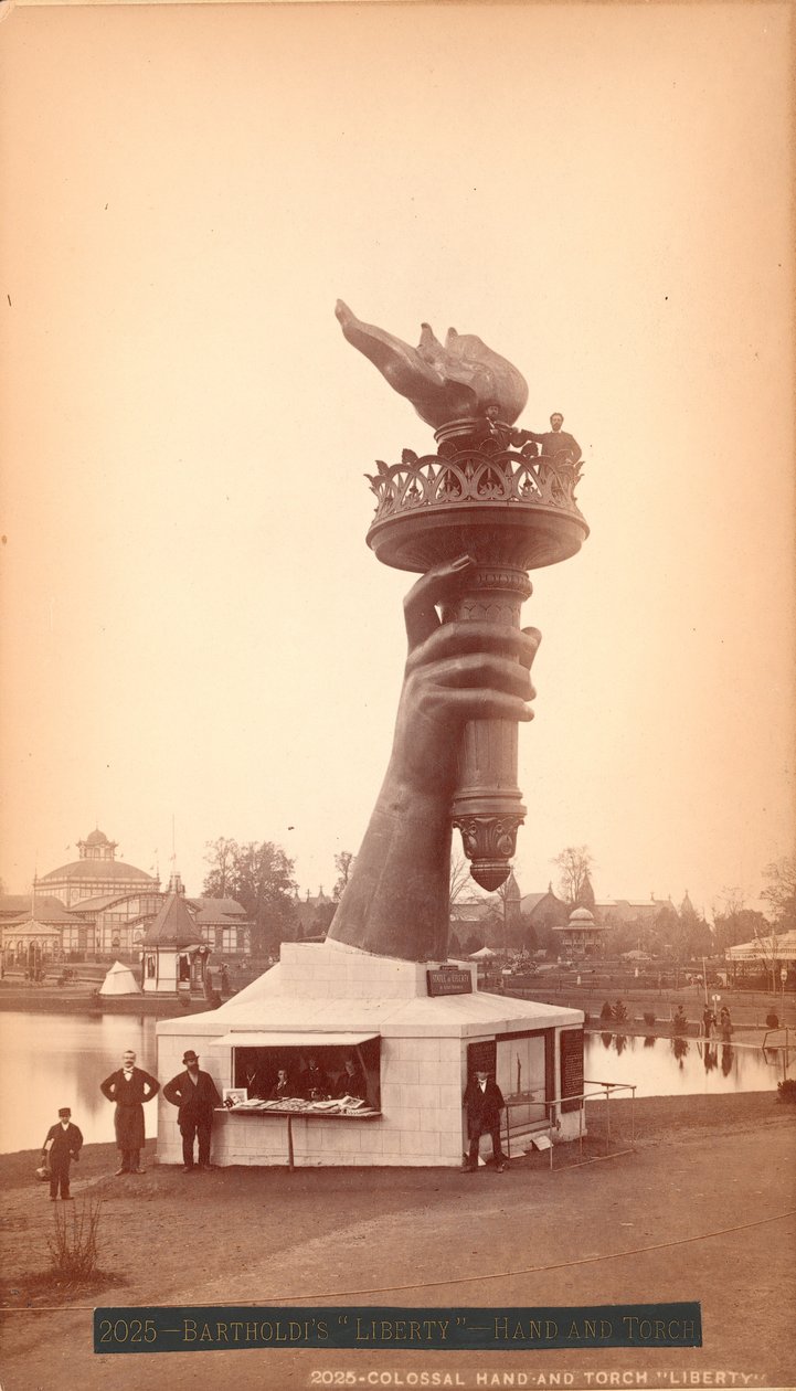 Mano y antorcha de la Estatua de la Libertad, c.1876 de American Photographer