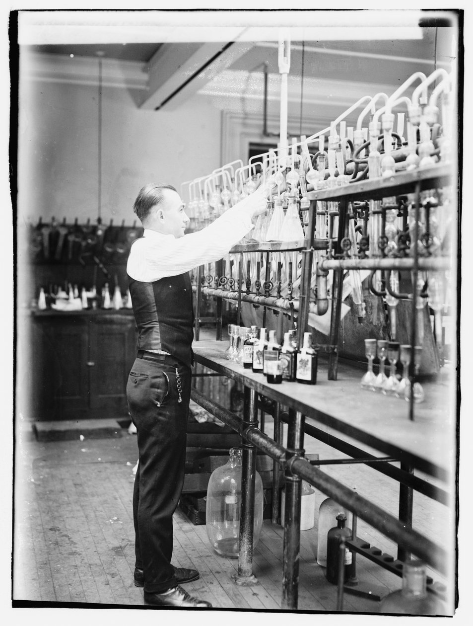 Químico de la Oficina de Impuestos Internos G.F. Beyer de American Photographer