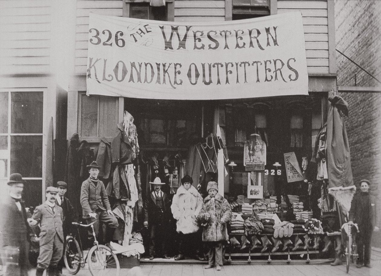 Tienda de equipamiento Klondike, calle Cordova, Vancouver 1897 de American Photographer