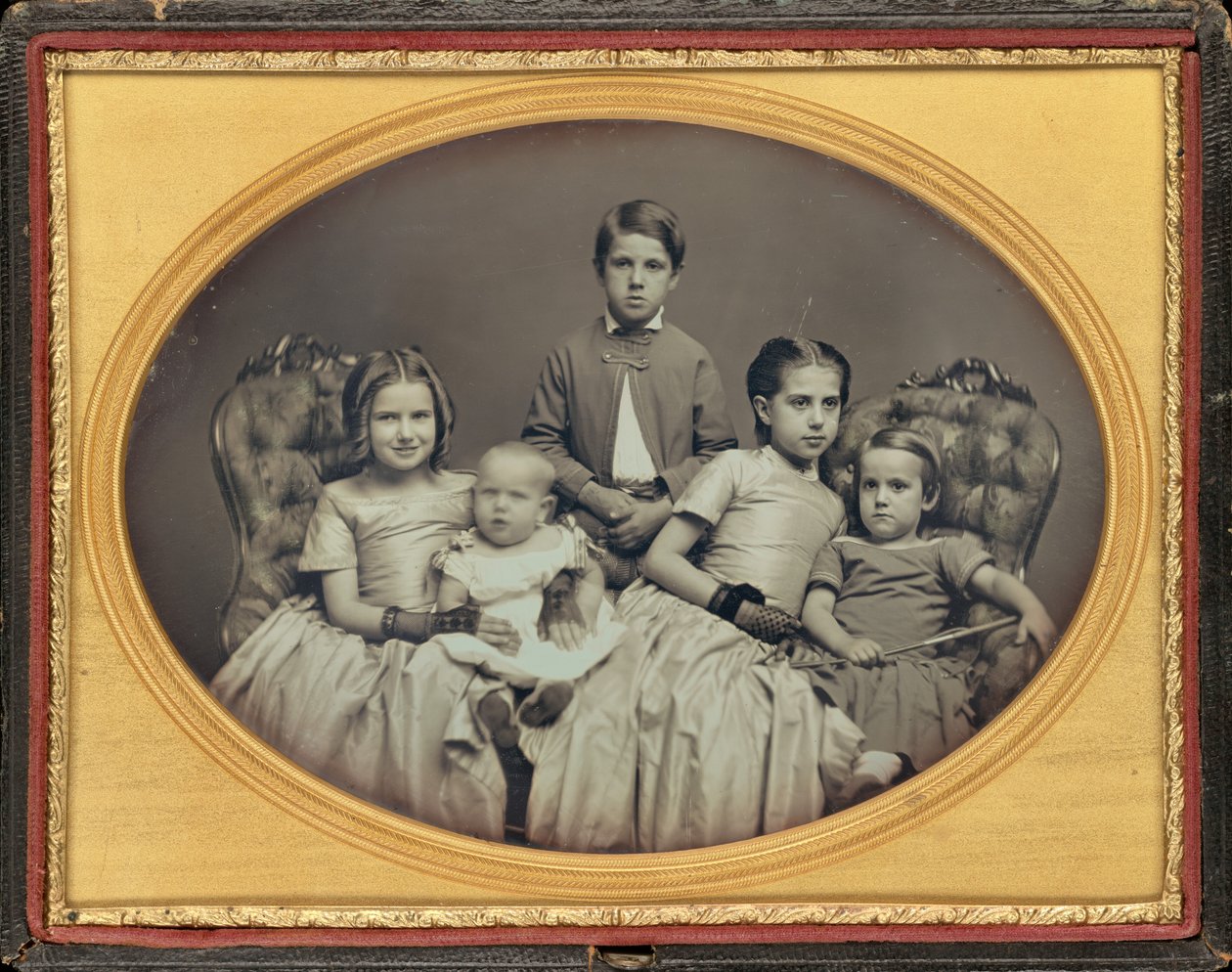 Retrato de cinco niños,c. 1850 (foto) de American Photographer