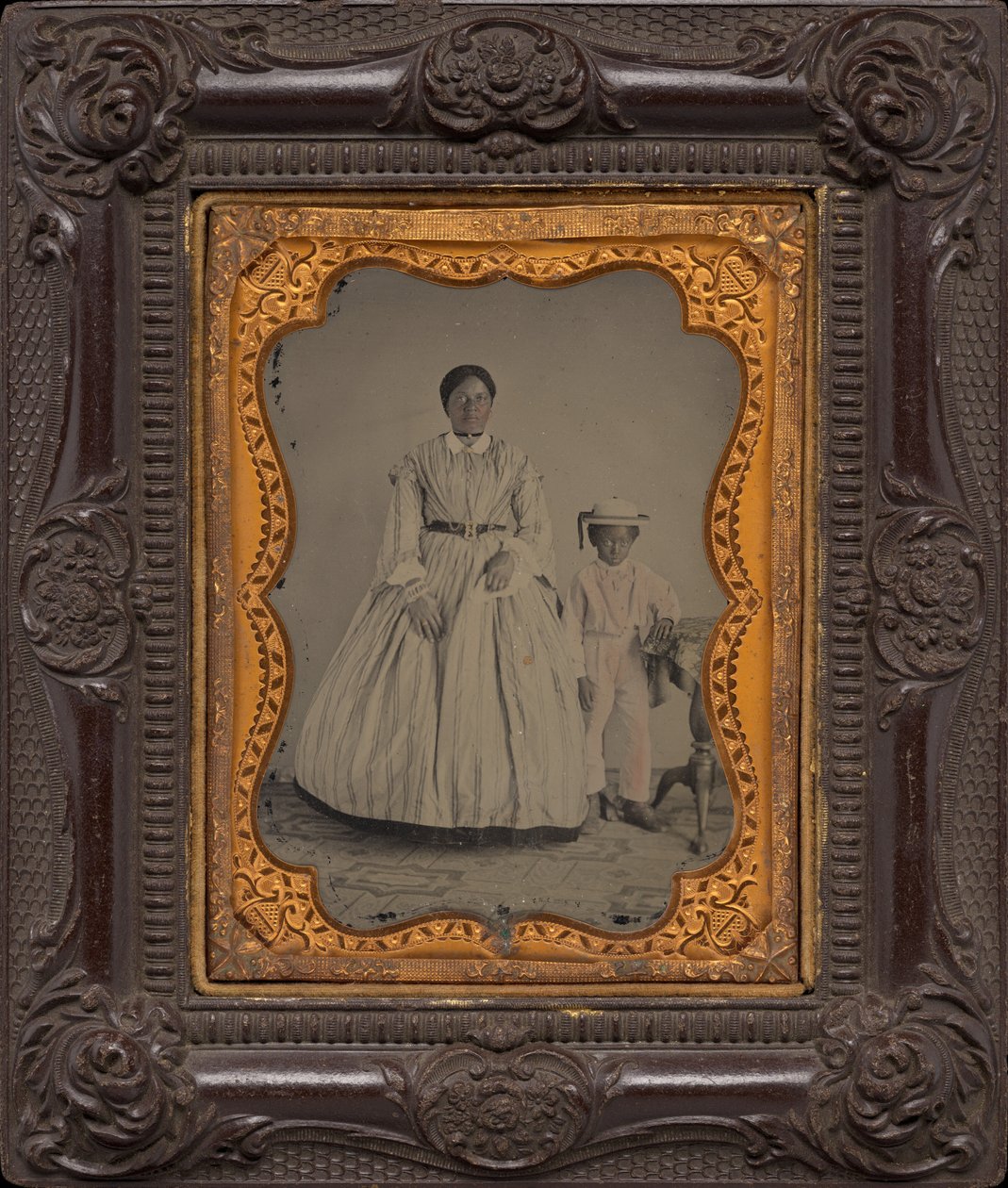 Retrato de mujer y niño,c. 1863 (foto) de American Photographer