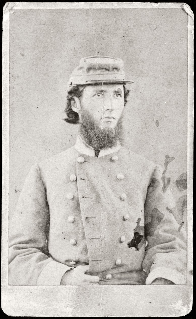 Retrato de un soldado (foto en blanco y negro) de American Photographer