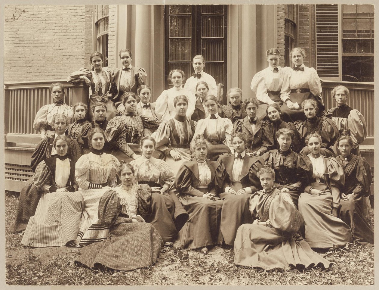 Clase de Radcliffe de 1896 (foto en b/n) de American Photographer