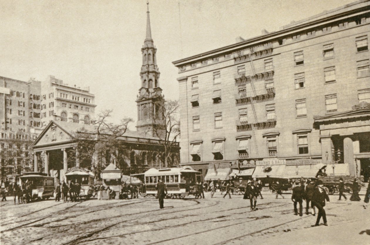 Capilla de San Pablo y la Casa Astor, cerca del Parque del Ayuntamiento, Ciudad de Nueva York, 1892 de American Photographer