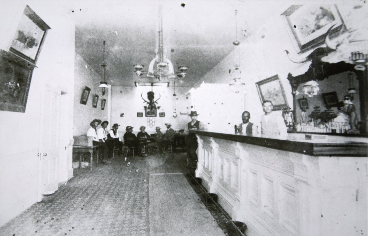 El Salón Long Branch, Dodge City, Kansas, c.1880 de American Photographer