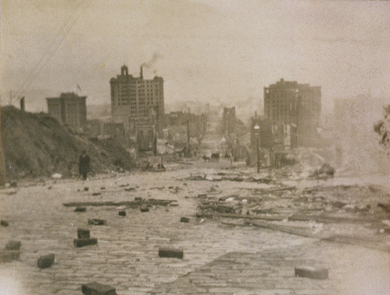 Vista del horizonte de San Francisco con humo del incendio causado por el terremoto, 1906 de American Photographer