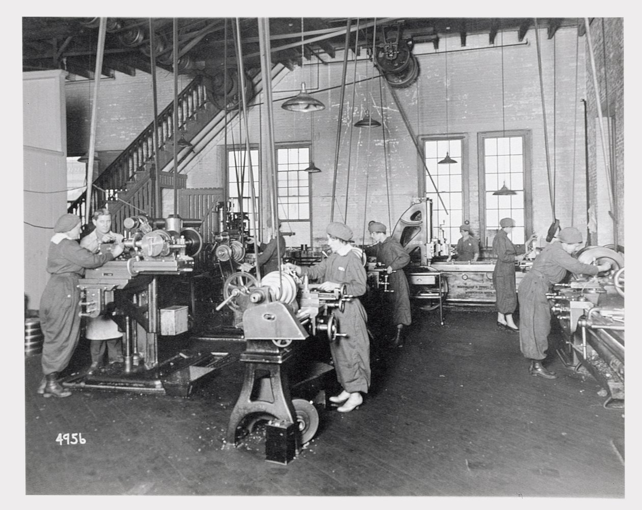 Mujeres trabajando en fábricas durante la Primera Guerra Mundial, c.1917 de American Photographer