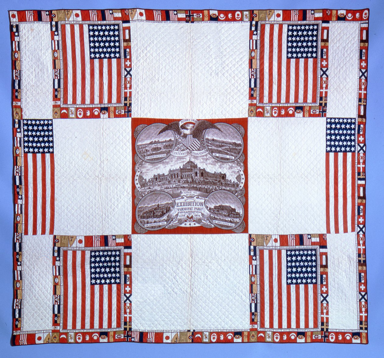 Colcha del centenario, Massachusetts, 1876 (algodón) de American School