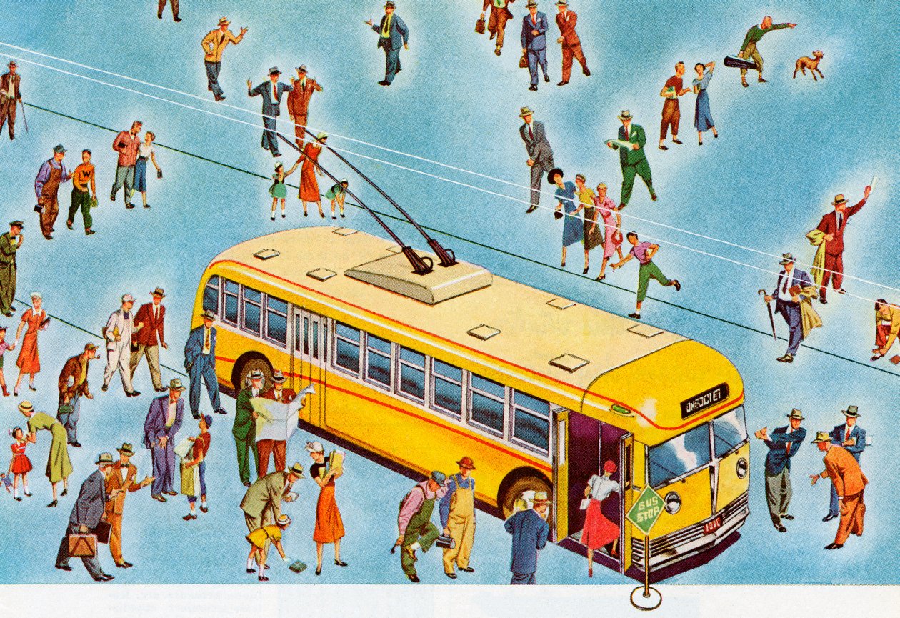 Peatones subiendo a un autobús urbano de American School