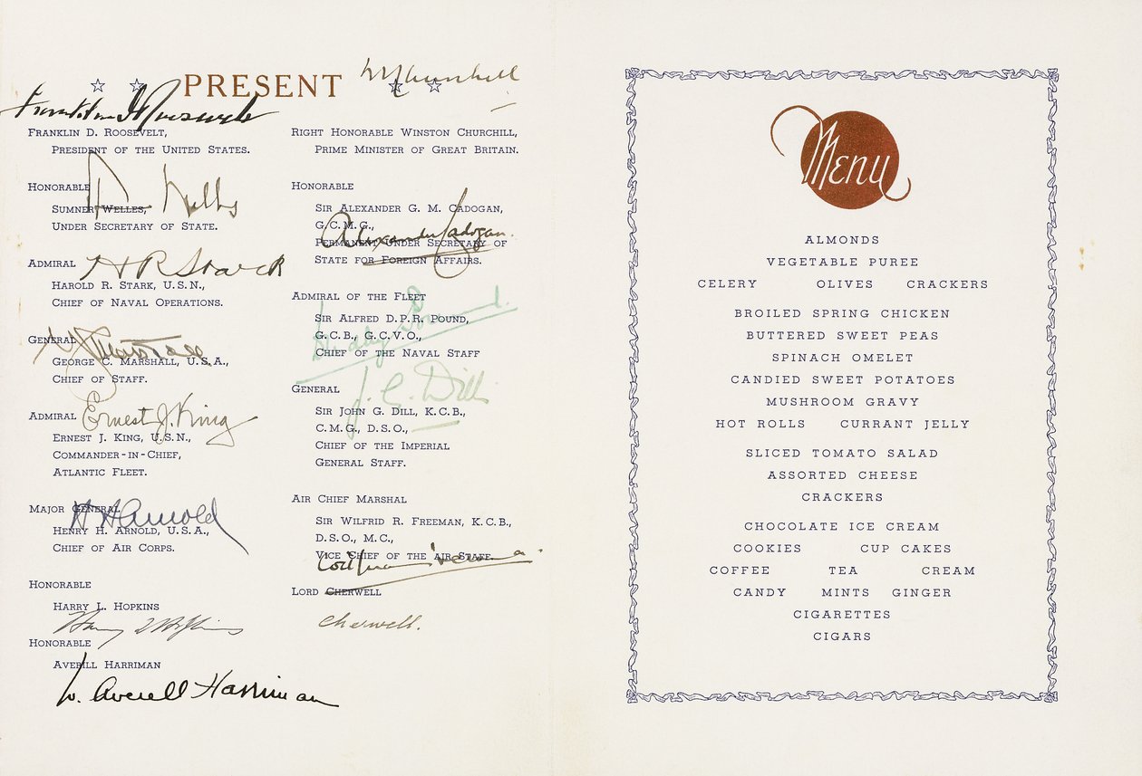 Menú impreso firmado por Winston Churchill y Franklin D. Roosevelt, Buque Insignia de EE.UU. Augusta, Puerto del Barco, Terranova, fechado el 9 de agosto de 1943. La primera reunión oficial de Churchill y Roosevelt que produjo la Carta del Atlántico, el pr de American School