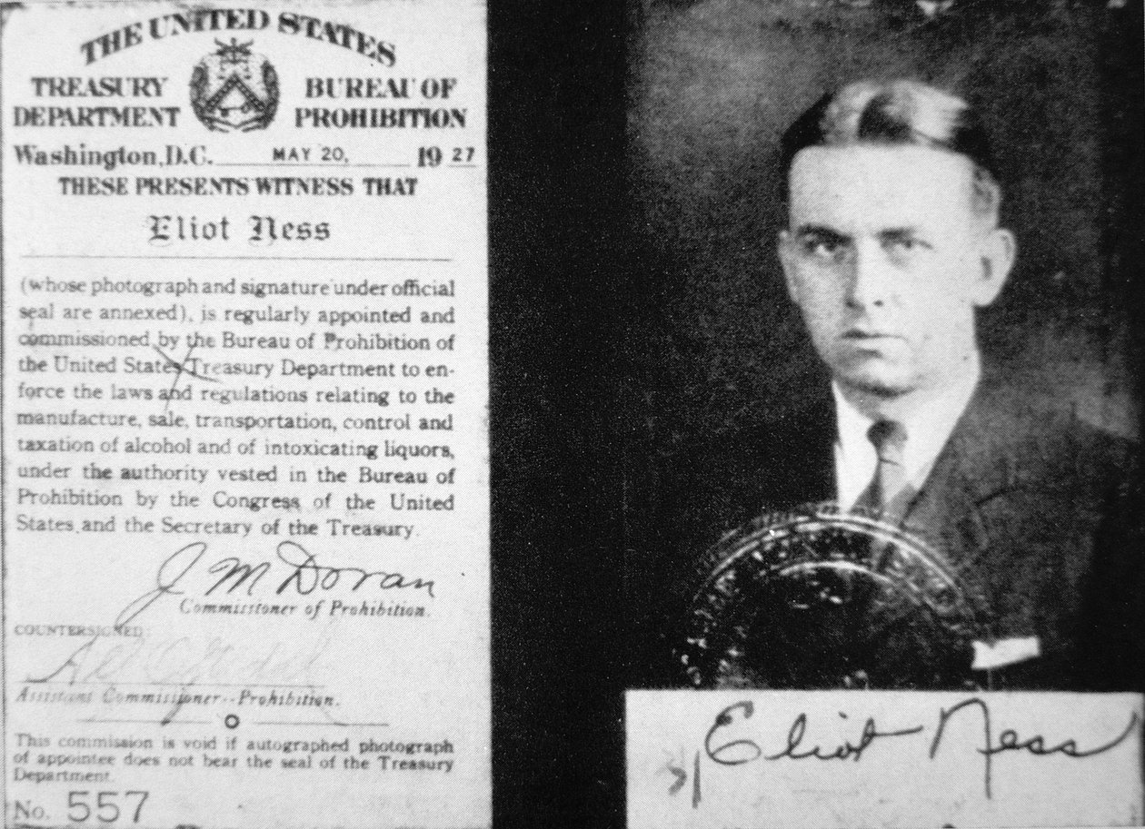 Tarjeta de identificación del agente de la Prohibición Eliot Ness (1903-57) fechada el 20 de mayo de American School