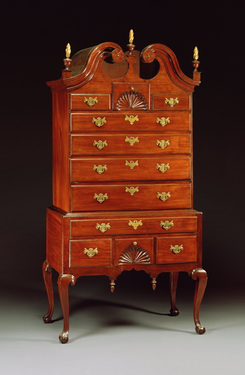 Cómoda tallada de la reina Ana, Connecticut o Nueva York, 1760-80 de American School