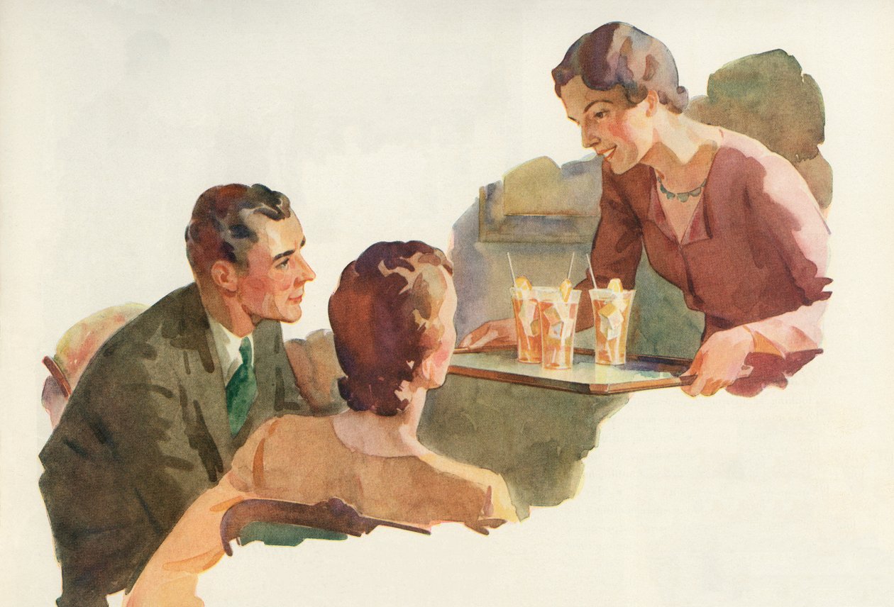 Mujer sirviendo té helado a sus amigas de American School