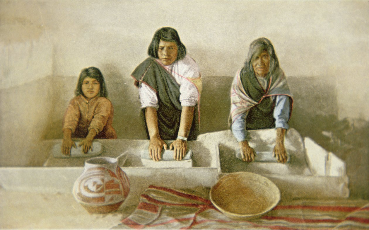 Mujeres moliendo maíz, Pueblo de Laguna, c.1905 de American School