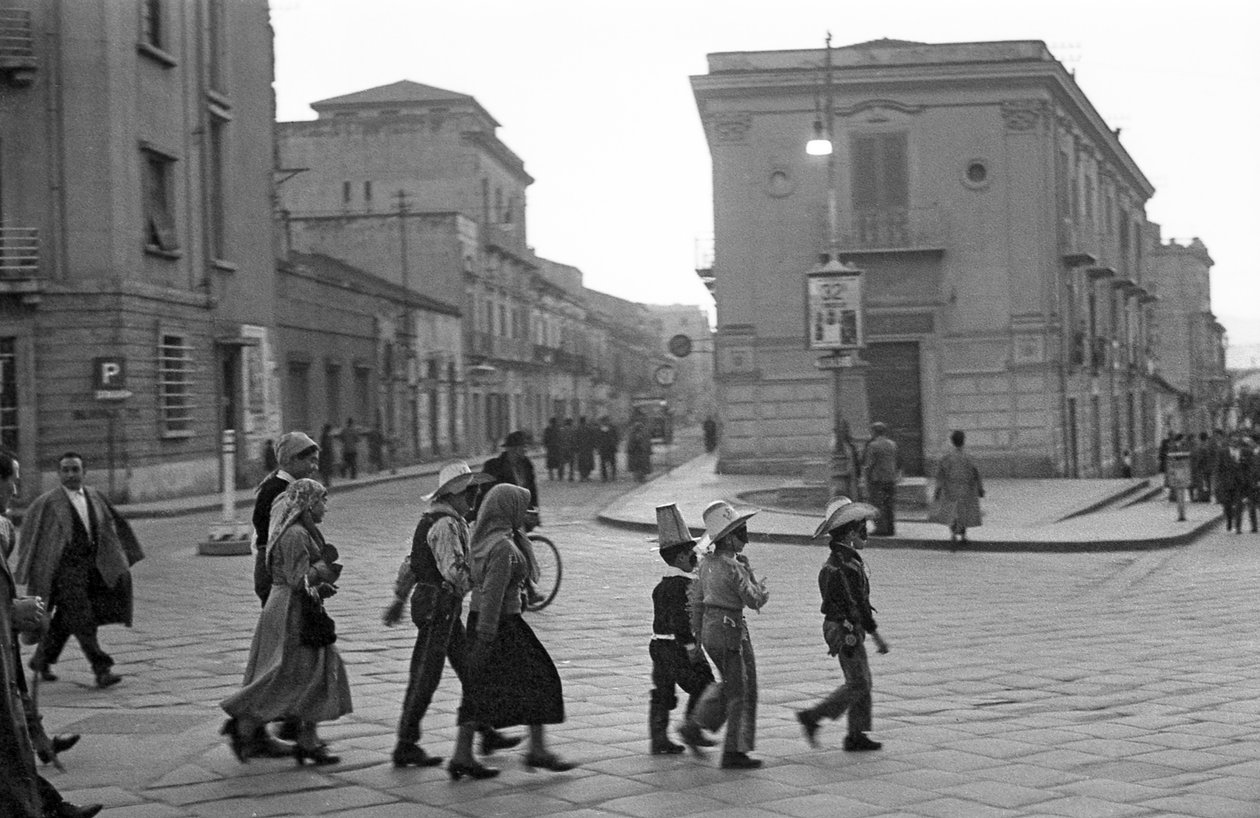 DESFILE DE CARNAVAL EN CROTONE, Crotone de Ando Gilardi