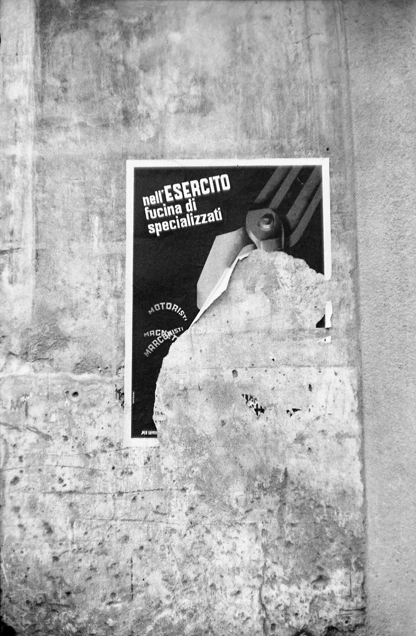 CROTONE - RIP ANTIMILITARISTA de Ando Gilardi