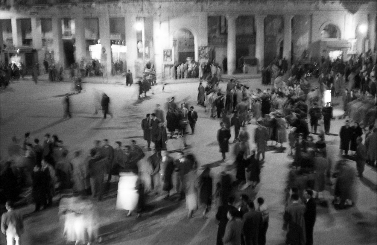 CROTONE - CARNAVAL EN LA PLAZA de Ando Gilardi
