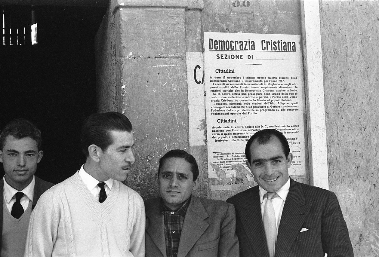 CROTONE - BAJO EL MANIFIESTO DC de Ando Gilardi