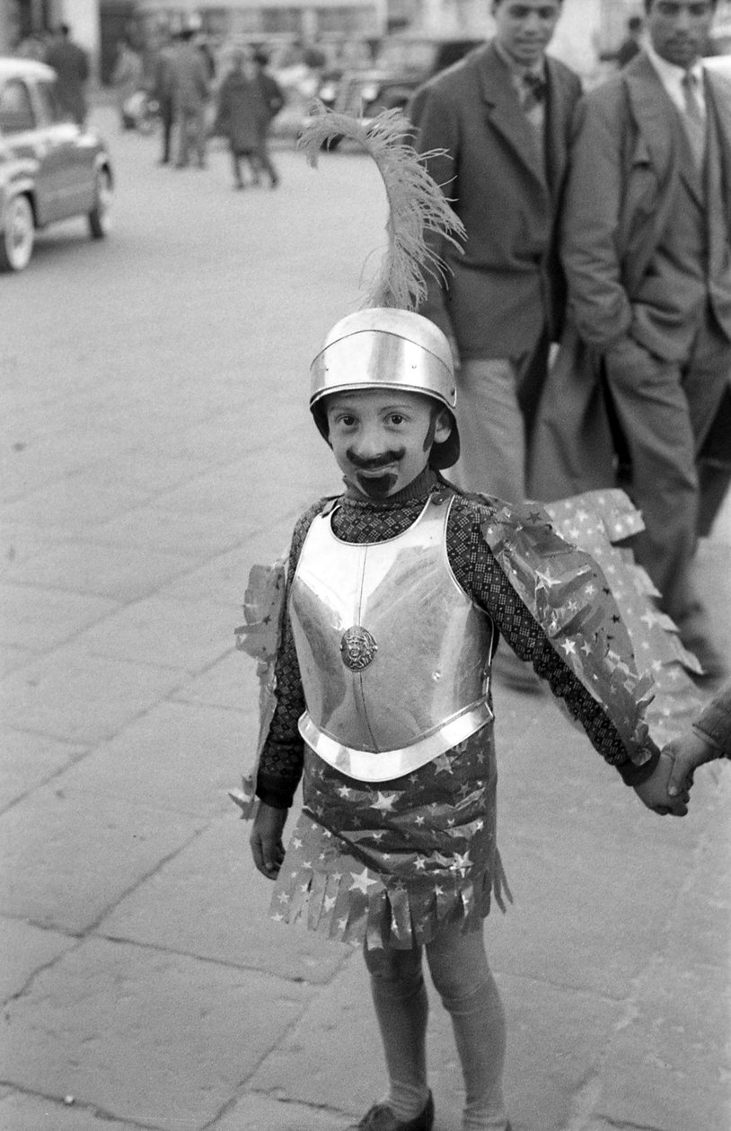 SOLDADO CON ARMADURA EN CROTONE, Crotone de Ando Gilardi