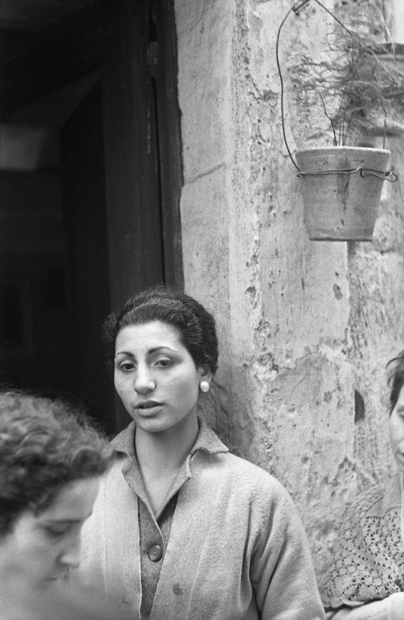 MUJERES EN LA PUERTA DE CASA de Ando Gilardi