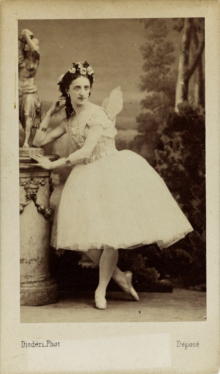 Retrato de la bailarina de ballet Marfa Muravyeva en el ballet Diavolina de Andre Adolphe Eugene Disderi